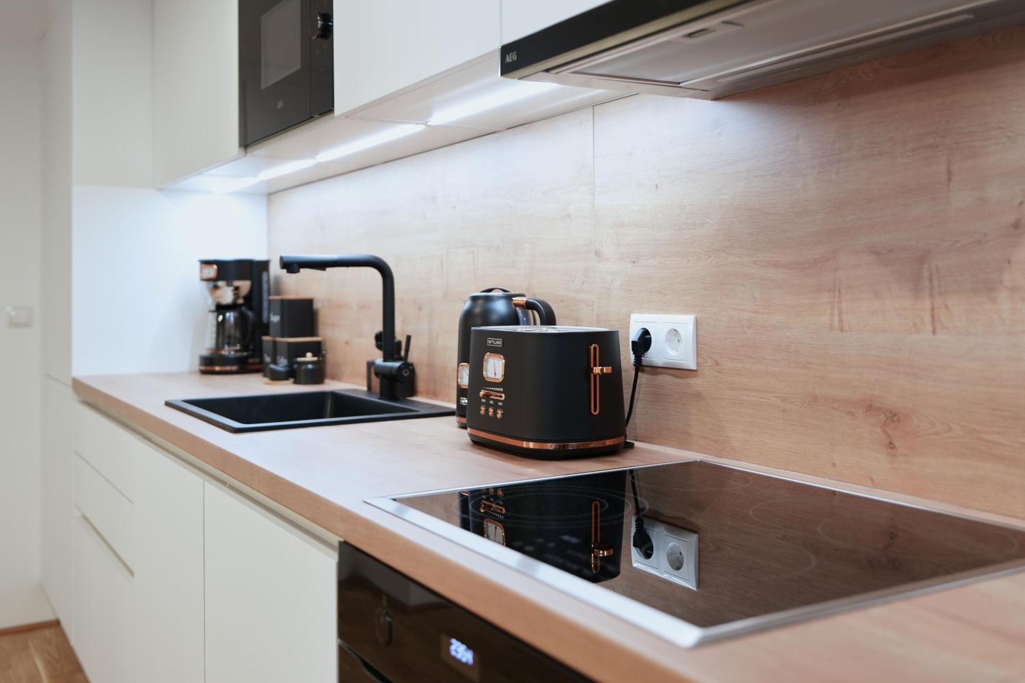 Modern Design Meets Green Comfort - Stay In Style At Carl'S Design Residences L Parking & Great Connection To City Center Βιέννη Εξωτερικό φωτογραφία